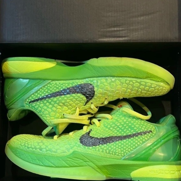 Kobe “Grinch” Basketball Shoes – Men’s 8.5 / Women’s 10
